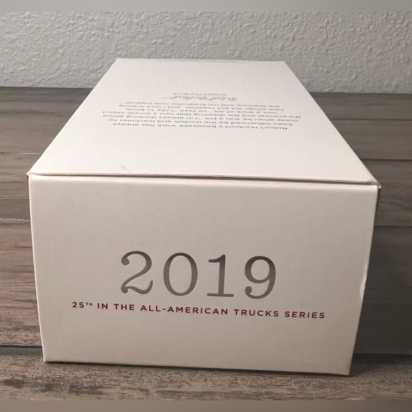 Hallmark New 2019 “1982 Jeep CJ-8 Scrambler”Christmas Ornament 25th series - Picture 2 of 10